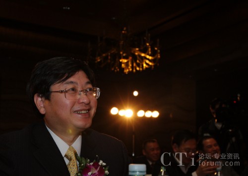  ��114�T�������E������񿂽�(j��ng)��¶���_�ĵ�΢Ц