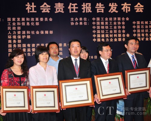 �Ϻ�ؐ���hί����(sh��)ӛ����(zh��)�и�����ꐂ����I(l��ng)ȡ�C��(sh��)